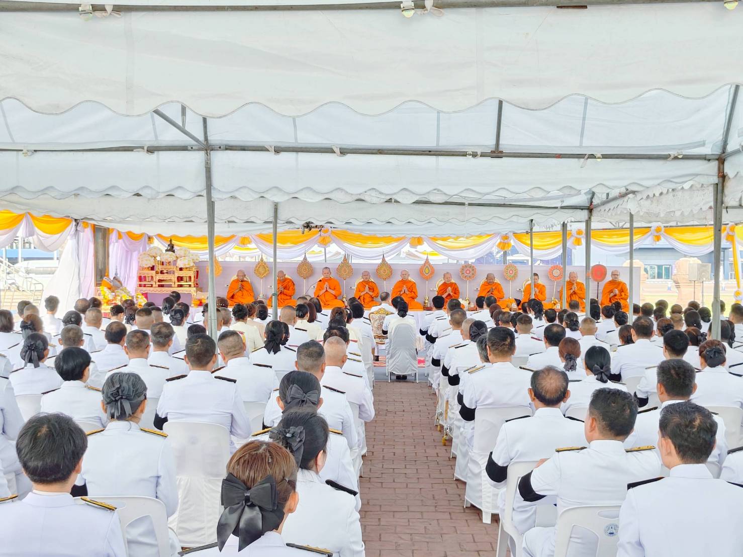 title - วันอังคารที่ 13 ตุลาคม 2569ิ เวลา 07.30 นายประเสริฐ กาญจนเกียรติกุล ปฏิรูปที่ดินจังหวัดบุรีรัมย์ มอบหมาย นางนวลละออง ชูมาตย์ ผู้อำนวยการกลุ่มยุทธศาสตร์และการปฏิรูปที่ดิน พร้อมข้าราชการและเจ้าหน้าที่ ส.ป.ก.บุรีรัมย์ ร่วมพิธีทำบุญตักบาตรถวายเป็นพระราชกุศลแด่พระบาทสมเด็จพระบรมชนกาธิเบศร มหาภูมิพล อดุลเดชมหาราช บรมนาถบพิตร เนื่องในวัน 